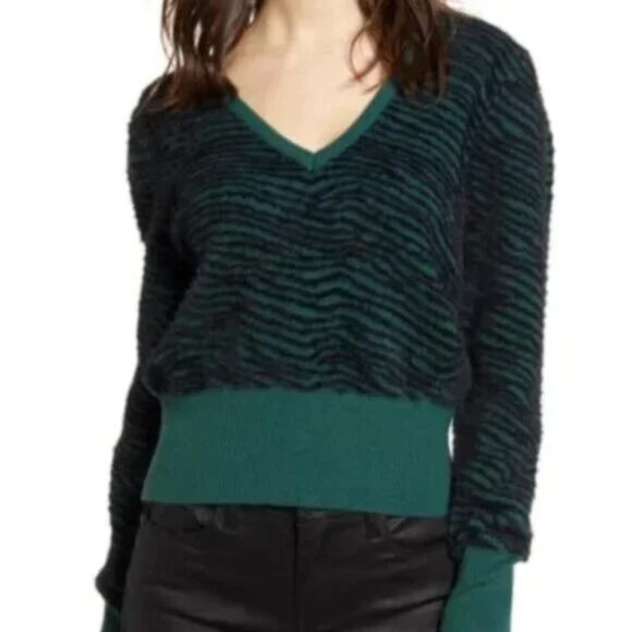 🔴 LAST CHANCE 🔴  ASTR Green Tiger Stripe Soft V-neck Sweater NWT - Picture 1 of 5